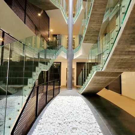 Green Terraced Apartment. 3 Stops From Colosseum *